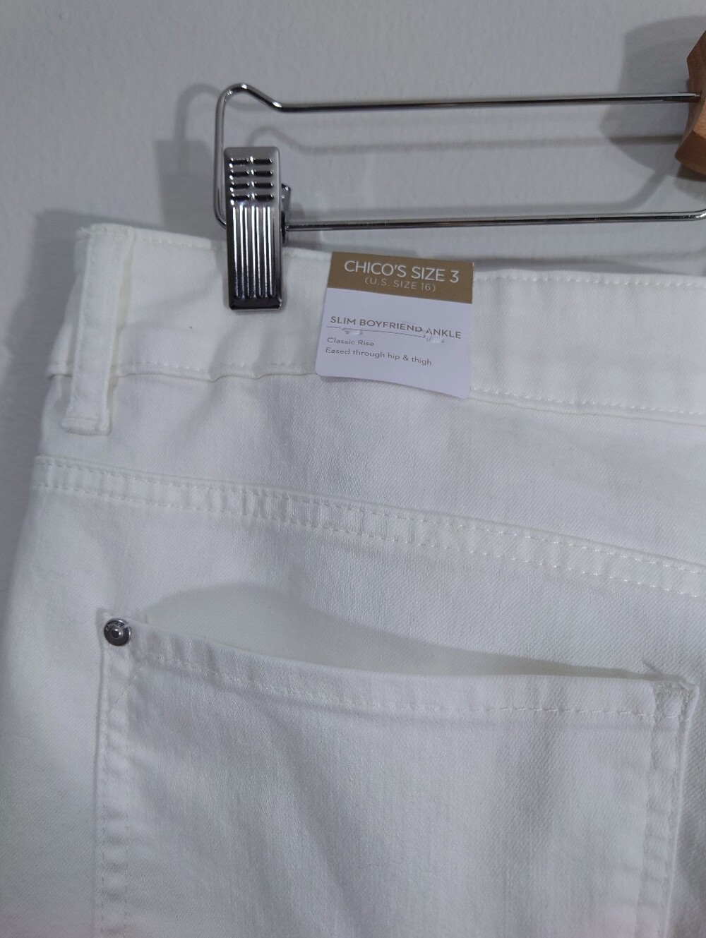 Chico’s White Denim Bermuda Shorts Women’s Size 3 / US 16 NWT Slim Boyfriend - Picture 4 of 6